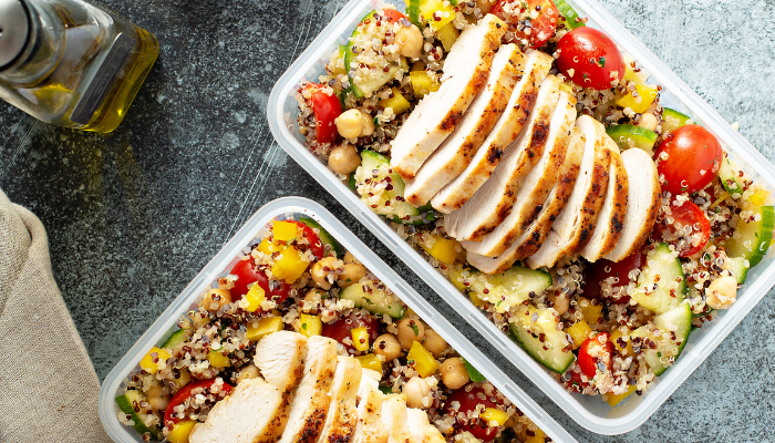 Salada de Quinoa com Frango Grelhado - Blog Alhocomalecrim.com