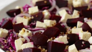 Salada de Beterraba com Feta - Blog Alhocomalecrim.com