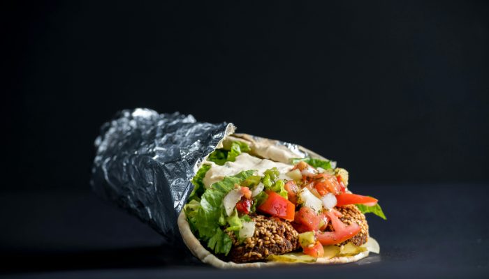 Wrap de Falafel com Molho de Tahine - Blog Alhocomalecrim.com