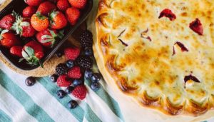Torta de Ricota com Amoras - Blog Alhocomalecrim.com