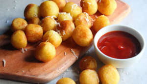 Bolinhos de Arroz com Queijo Minas - Blog Alhocomalecrim.com